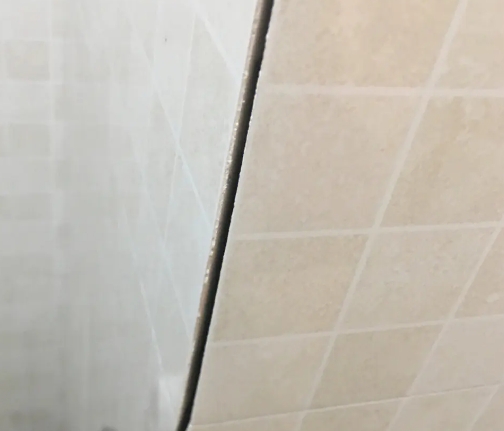 文山瓷砖空鼓维修公司分享阳台瓷砖脱落的修复过程可以分为以下几个步骤